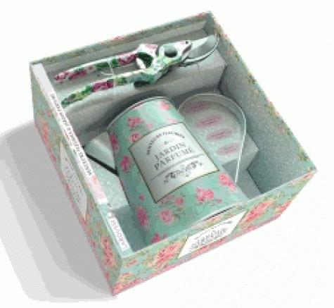 Senteurs fleuries et jardin parfumé. Avec 1 broc en métal, un sécateur fleuri