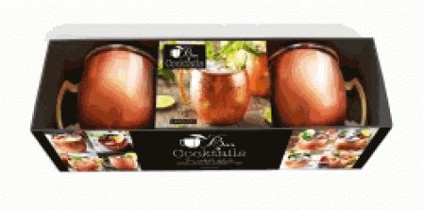 Bar à cocktails. Avec 2 chopes cuivrées