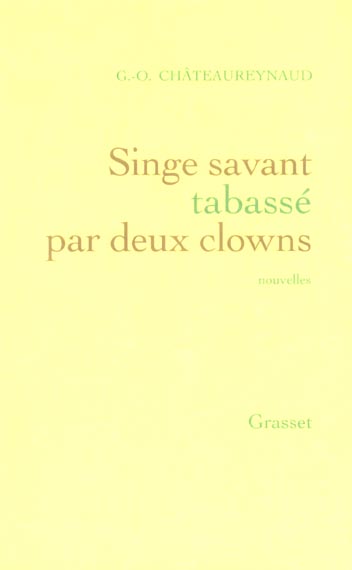 Singe savant tabassé par deux clowns