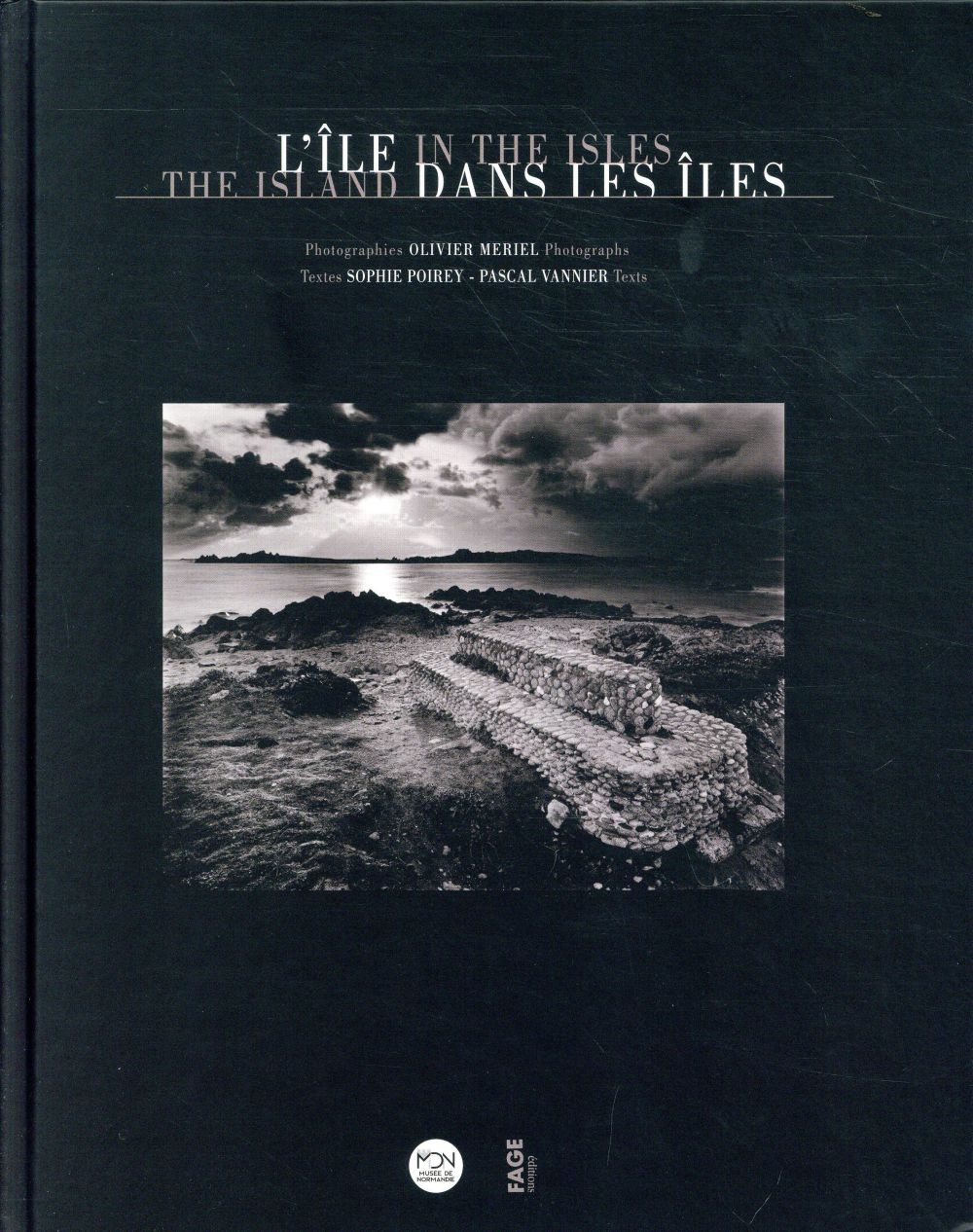 L'île dans les îles. Edition bilingue français-anglais