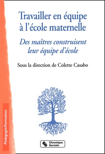 Travailler en équipe à l'école maternelle. Des maîtres construisent leur équipe d'école