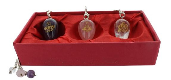 COFFRET 3 PENDULES EN PIERRE : AMETHYSTE, QUARTZ ROSE ET CRISTAL DE ROCHE