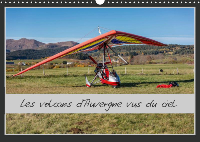 LES VOLCANS D'AUVERGNE VUS DU CIEL (CALENDRIER MURAL 2019 DIN A3 HORIZONTAL) - BALADE AUTOMNALE AU-D