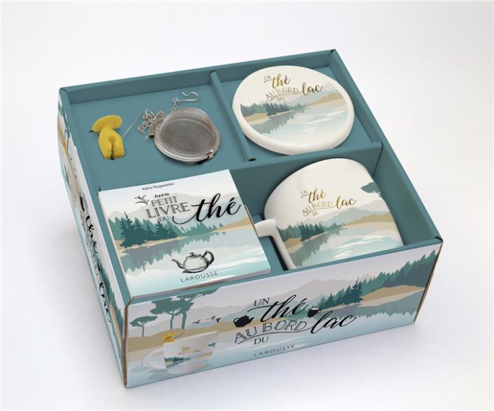 Un thé au bord du lac. Coffret avec 1 tasse, 1 porte-sachet, 1 boule à thé et 1 livret