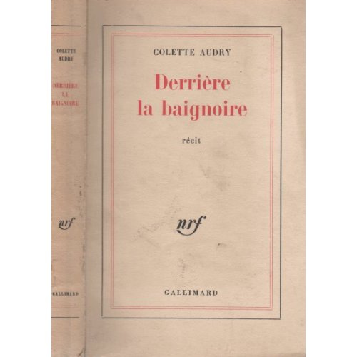 Derrière la baignoire