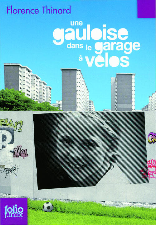 Une Gauloise dans le garage à vélos