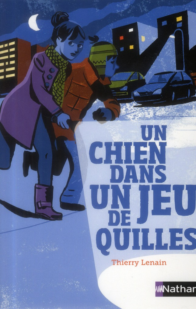 Un chien dans un jeu de quilles