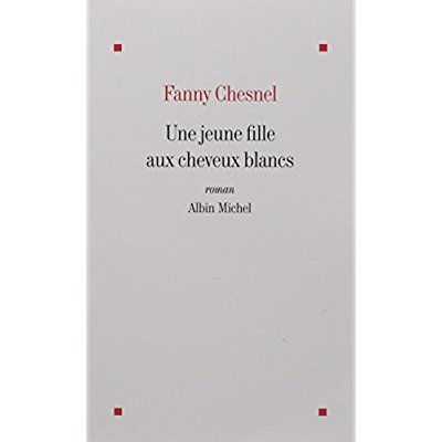 Une jeune fille aux cheveux blancs