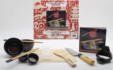 Coffret mon atelier sushis, makis et gyozas maison. Avec 1 moule à gyoza, 2 paires de baguettes, 2 b