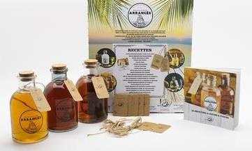 Coffret Rhums et Punchs arrangés. Avec 3 bouteilles de 550 ml, 1 livre de recettes, 15 étiquettes