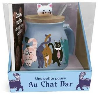Coffret Une petite pause au Chat Bar. Le livre Cookies, muffins, et autres petits réconforts avec 1