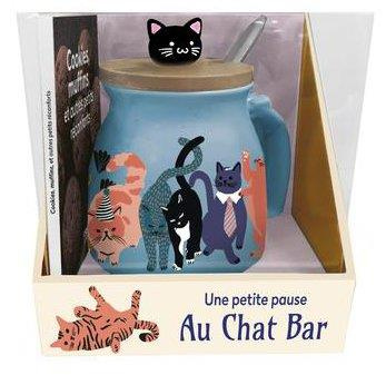 Coffret Une petite pause au Chat Bar. Avec 1 mug et 1 livre de recettes