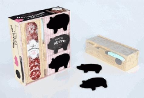 La cave à saucisson et les 3 petits cochons. Contient : 1 cave à saucisson en bois avec planche de d