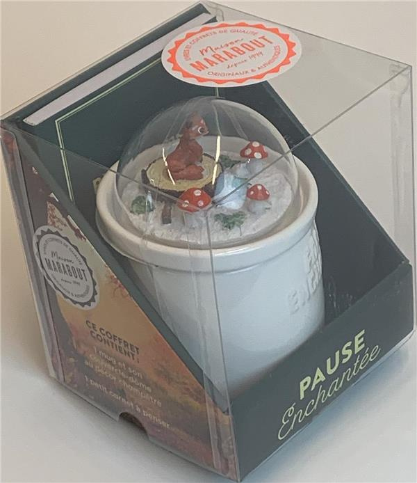 Mug pause enchantée. Ce coffret contient : 1 mug et son couvercle-dôme au décor champêtre et 1 petit