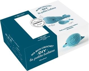 Box crochet DIY la petite baleine. Avec 3 petites pelotes, un aiguillée de fil noir, un crochet, un