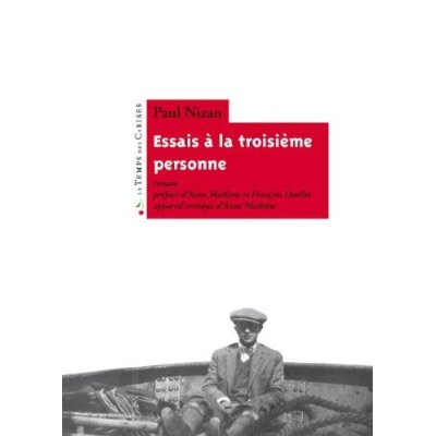 Essais à la troisième personne