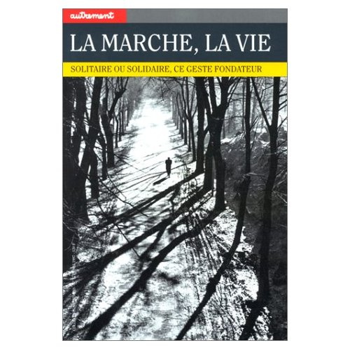 LA MARCHE, LA VIE. Solitaire ou solidaire, ce geste fondateur