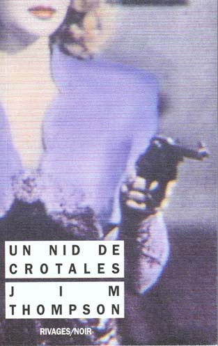 UN NID DE CROTALES