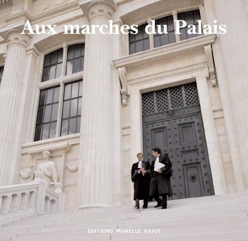 Aux marches du palais