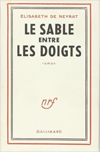 Sable entre les doigts