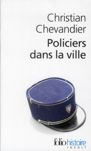 Policiers dans la ville