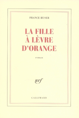 La fille à lèvre d'orange