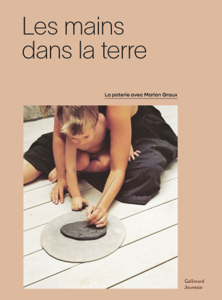 Les mains dans la terre. La poterie avec Marion Graux