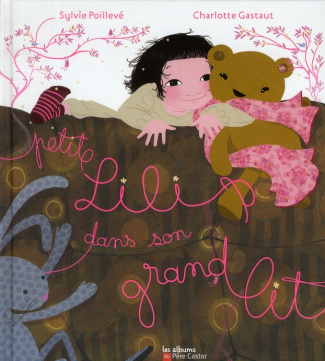 Petite Lili dans son grand lit