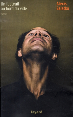 Un fauteuil au bord du vide