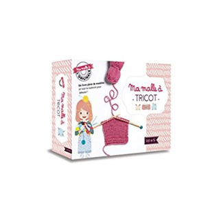 Tricot. Avec 3 pelotes de laine, 1 paire d'aiguilles à tricoter en bois, 1 aiguille à laine, 4 bouto