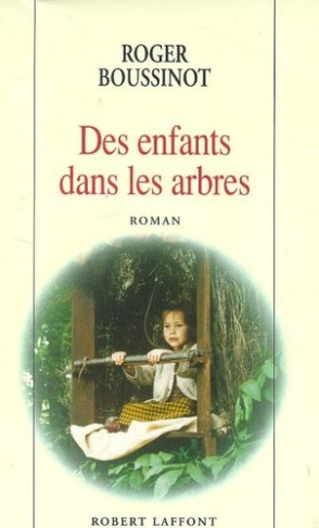 Des enfants dans les arbres