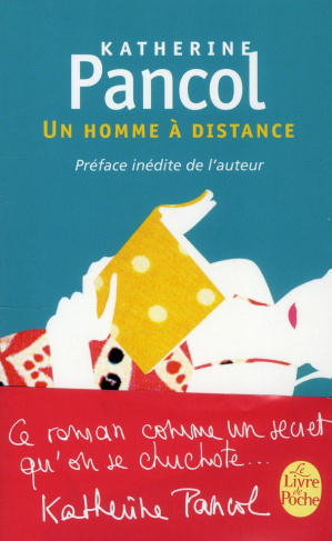 Un homme à distance