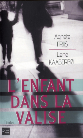 L'enfant dans la valise