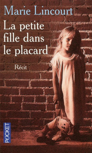 La petite fille dans le placard
