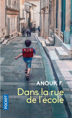 Dans la rue de l'école