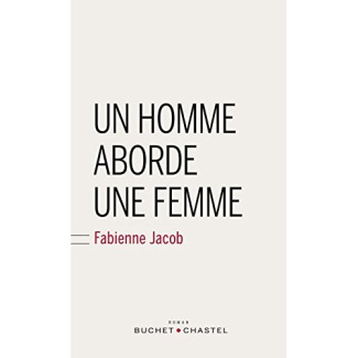 Un homme aborde une femme
