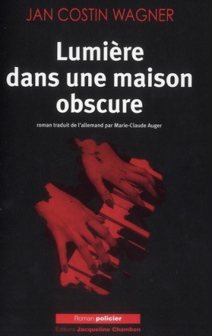 Lumière dans une maison obscure