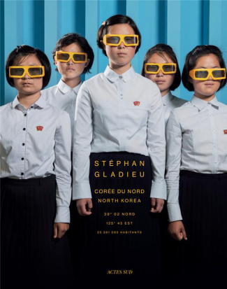 Corée du Nord. 39° 02 nord, 125° 45 est, 25 381 085 habitants, Edition bilingue français-anglais
