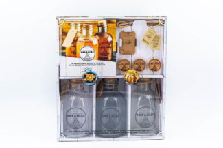 Mes rhums & punchs arrangés. Avec 3 bouteilles en verre gravé ; 6 bouchons en liège gravé ; 1 livre