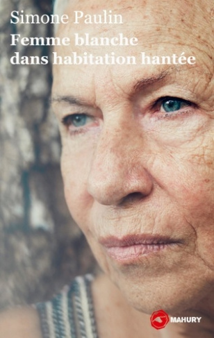 Femme blanche dans habitation hantee