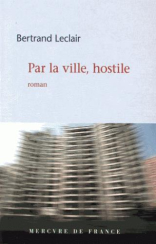 Par la ville, hostile