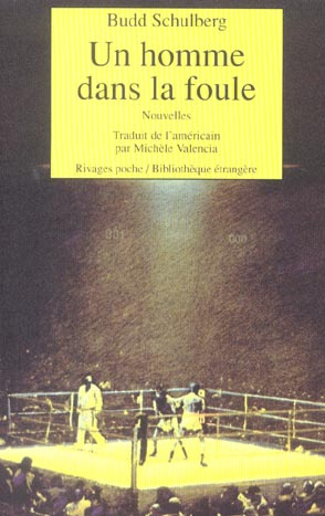 Un homme dans la foule