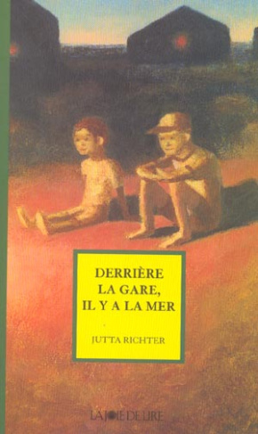 DERRIERE LA GARE, IL Y A LA MER