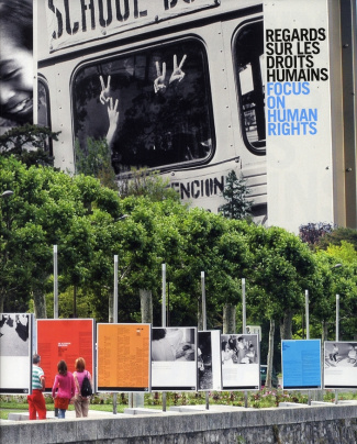 Regards sur les droits humains. Edition bilingue français-anglais