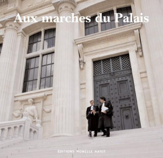 Aux marches du palais