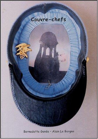 Couvre-chefs. Cent trois képis militaires