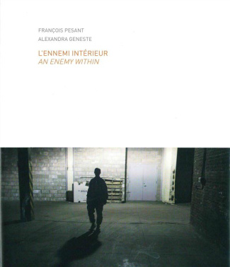 L'ennemi intérieur. Les viols au sein de l'armée américaine, Edition bilingue français-anglais