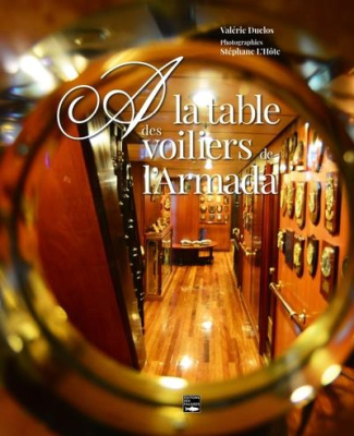 duclos-valerie-3b-l-hote-stephane-a-la-table-des-voiliers_0