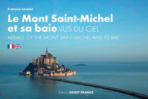 Le Mont-Saint-Michel et sa baie vus du ciel. Edition bilingue français-anglais